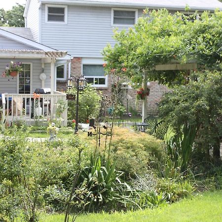 Carrousel Bed & Breakfast Cayuga ภายนอก รูปภาพ