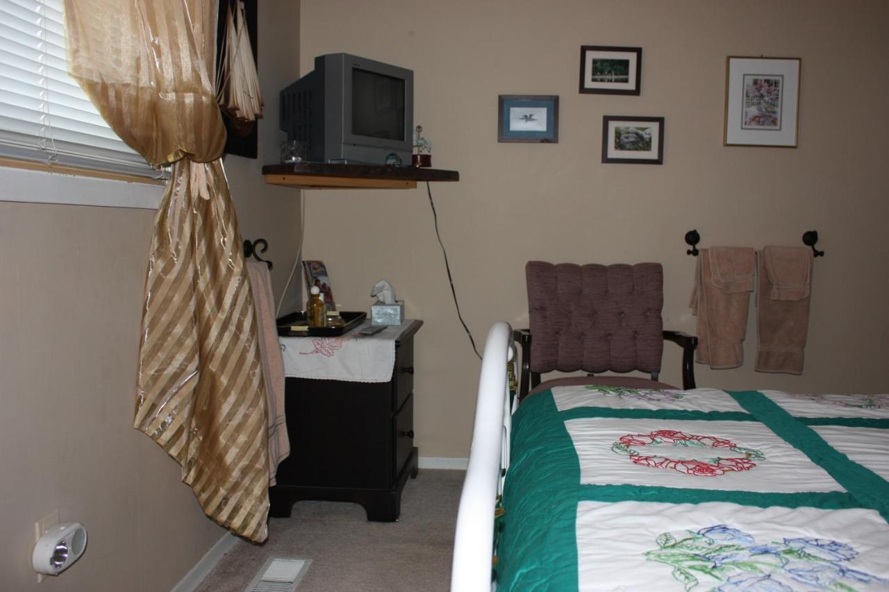 Carrousel Bed & Breakfast Cayuga ห้อง รูปภาพ