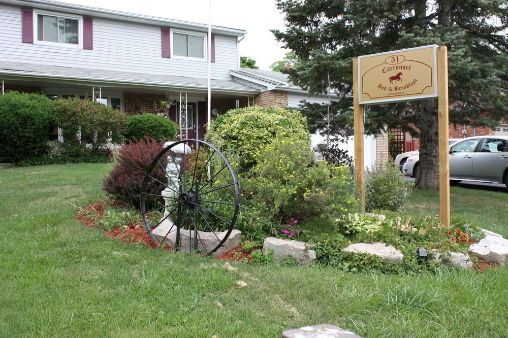 Carrousel Bed & Breakfast Cayuga ภายนอก รูปภาพ