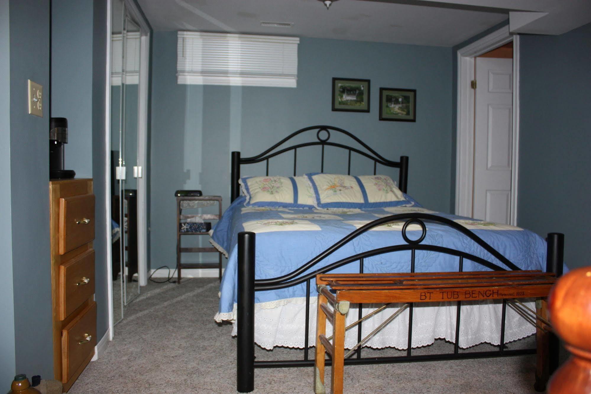 Carrousel Bed & Breakfast Cayuga ภายนอก รูปภาพ