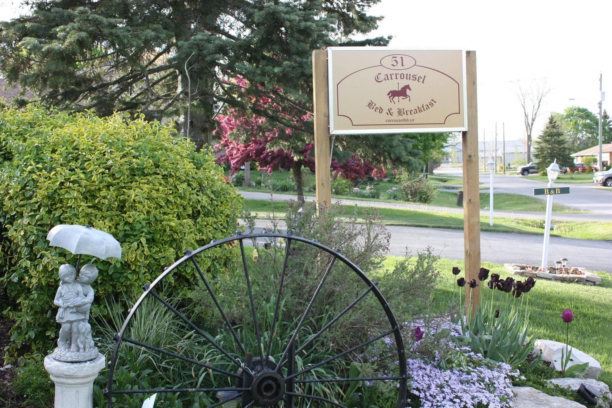Carrousel Bed & Breakfast Cayuga ภายนอก รูปภาพ